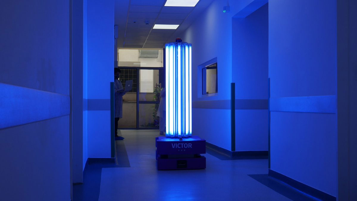 Romanian-Robot-to-Kill-Coronavirus-with-UV-C-Radiation
