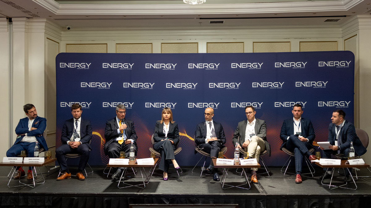 From left to right: Mihnea Zamfir, Daniel Vlasceanu, Jaime Vázquez, Raluca Rusu, Miguel Antonio Jimenez, Joachim Steenstrup, Andrei Petrescu and Georgian Albu