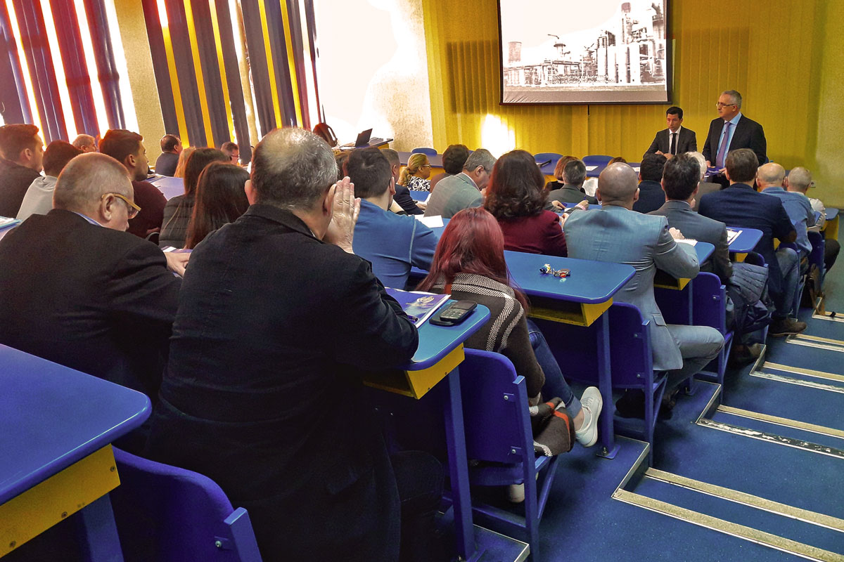 Workshop-between-employees-and-the-graduates-of-UPG-Ploiesti